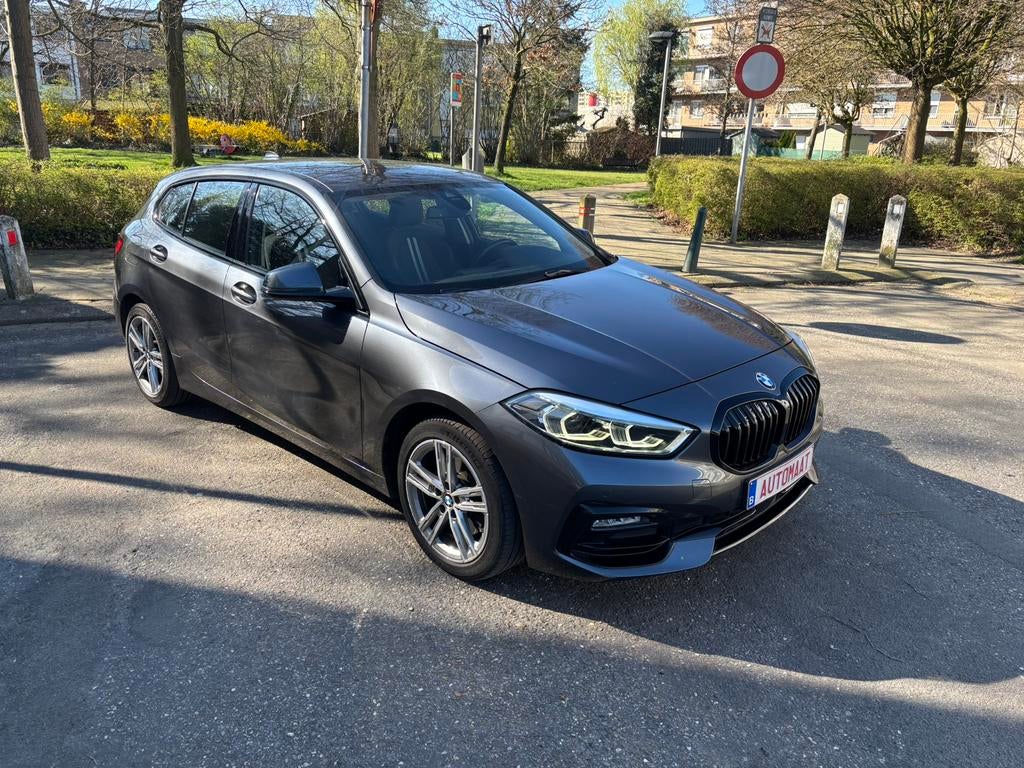 Bmw 118i  1.5 benz 42000km 2020 Automaat garantie!, Autos, Argent ou Gris, Achat, Euro 6, Entreprise