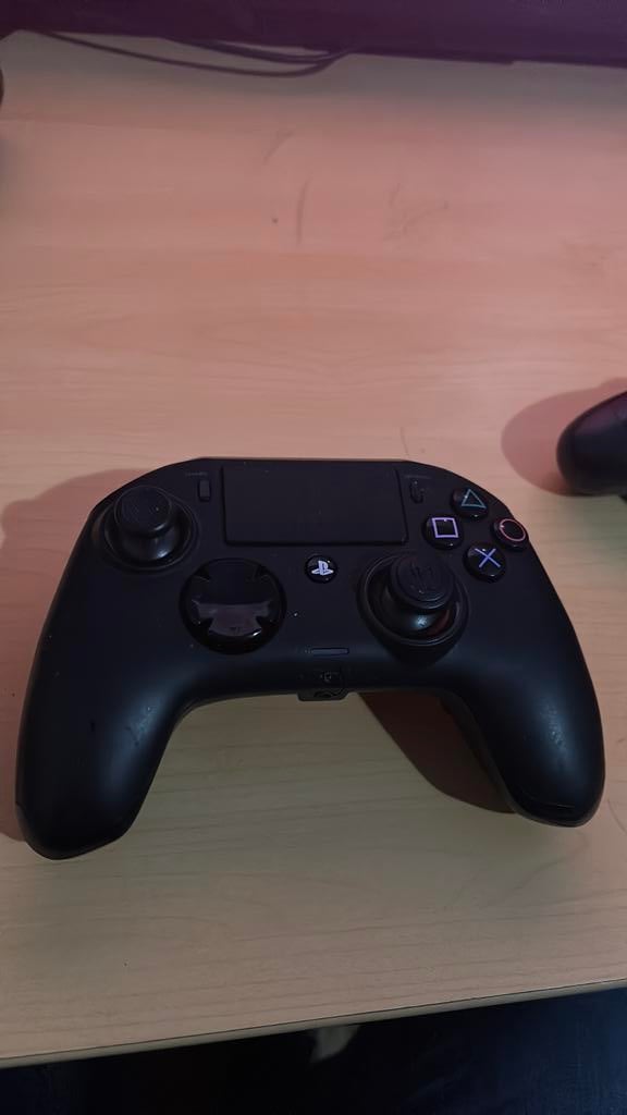 Ps4 controller nacon special, Games en Spelcomputers, Spelcomputers | Xbox | Accessoires, Ophalen, Zo goed als nieuw, Controller
