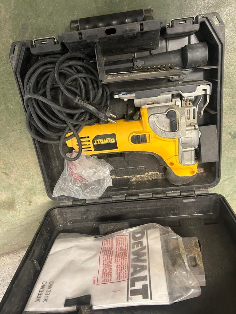 Dewalt inval zaag, wipzaag, zaagtafel met stofafzuiging., Ophalen, Zo goed als nieuw, Afkortzaag