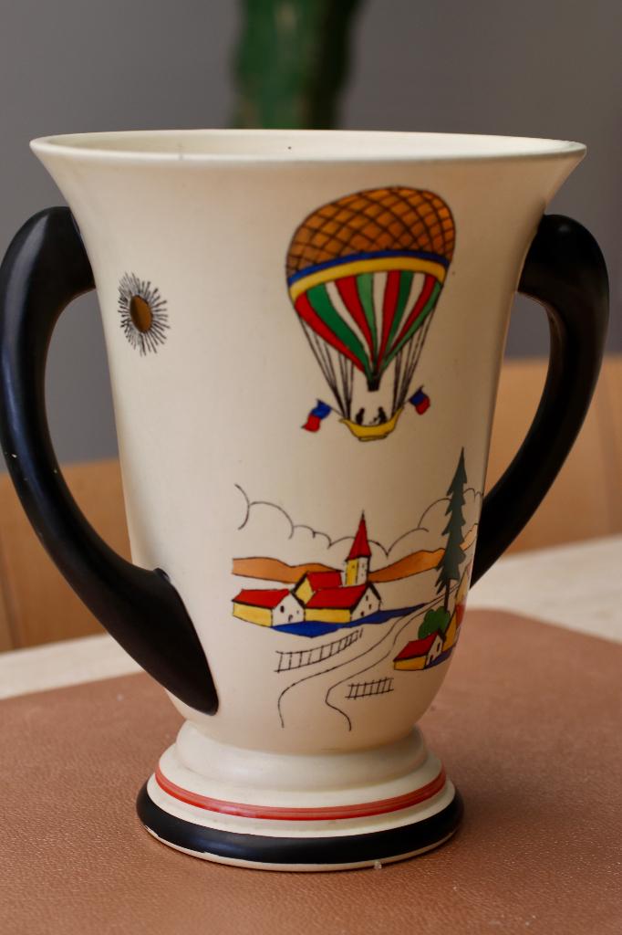 Vase Emaux Longwy Avion montgolfière 1960 vintage, Antiquités & Art, Enlèvement ou Envoi
