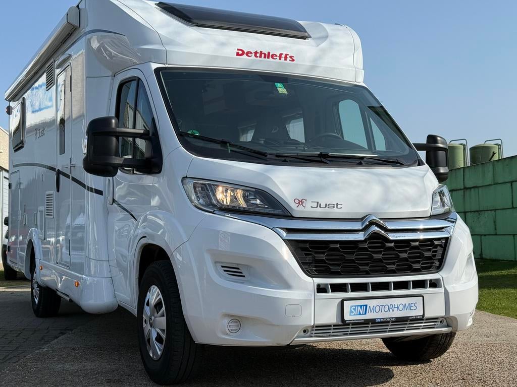 DETHLEFFS JUST 90 -T7052 - TWIN BEDDEN - Slechts : 27.500KM*, Caravans en Kamperen, Bedrijf, Diesel, ABS, Elektrische opstap