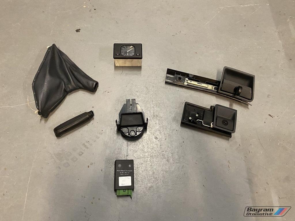 Bmw E32 dashboard delen klok slot hoes pook  7-serie E34 m, Auto-onderdelen, Gebruikt, -, -, Ophalen of Verzenden