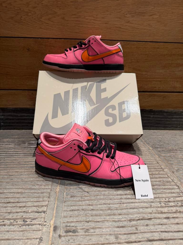 Nike SB Dunk Low Pro QS „Powerpuff Girls — Blossom”, Kleding | Heren, Schoenen, Overige kleuren, Ophalen of Verzenden, Sneakers