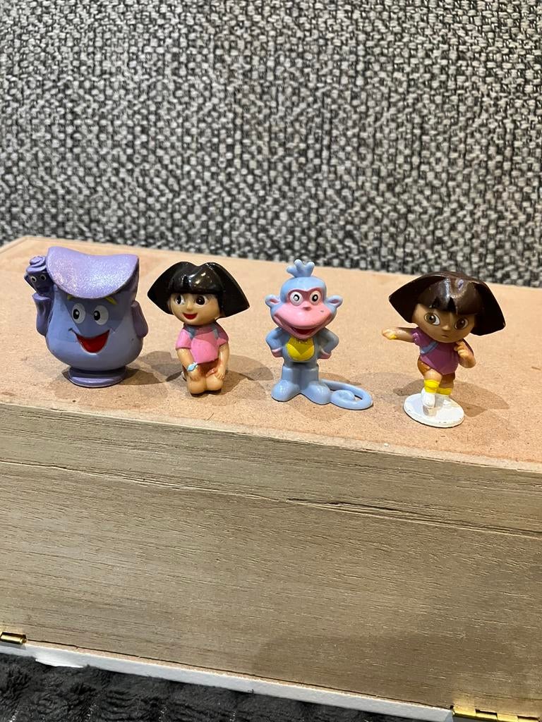 Set 4 mannetjes van Dora, Ophalen of Verzenden, Zo goed als nieuw