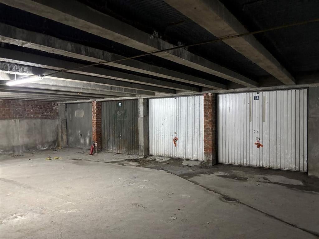 4 Garageboxen nabij Bisschoppenhoflaan / FC Royal Antwerp, Immo, Garages en Parkeerplaatsen, Antwerpen (stad)