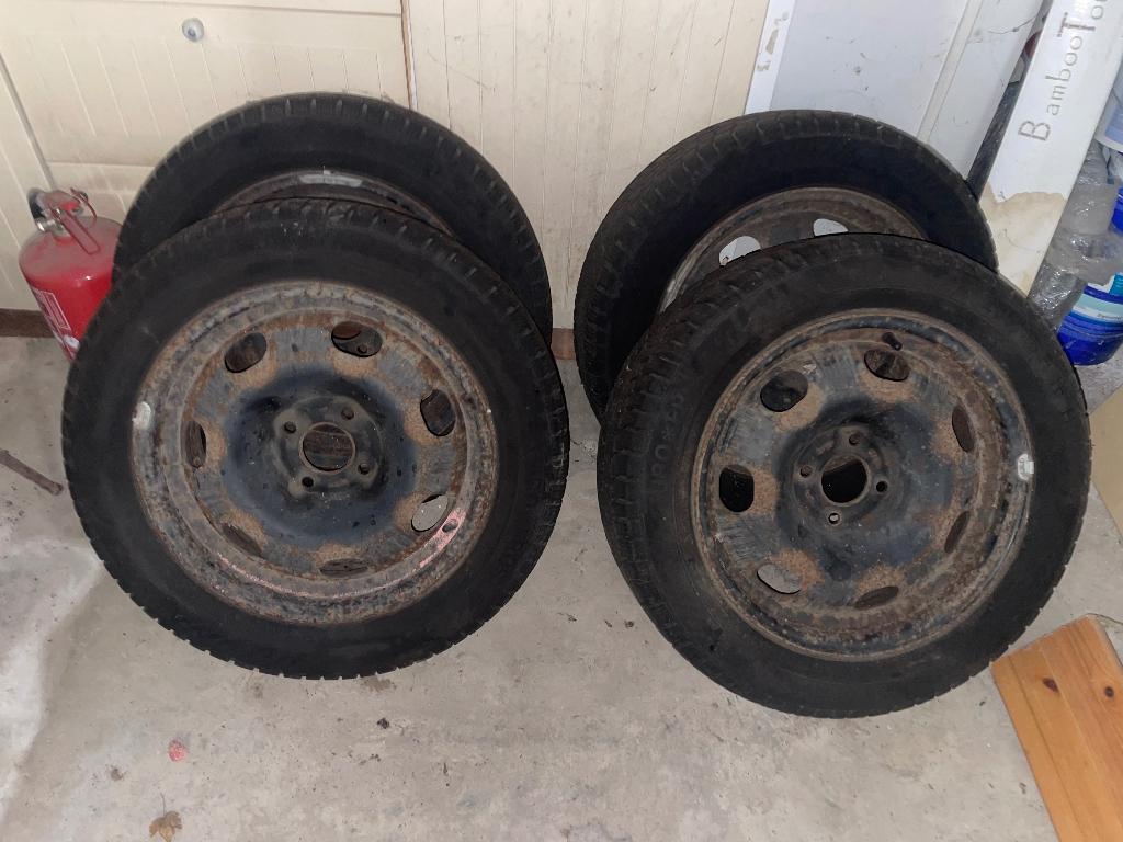 Pneus et jantes pour l’hiver, Autos : Pièces & Accessoires, Neuf, Pneus hiver, 16 pouces, 205 mm