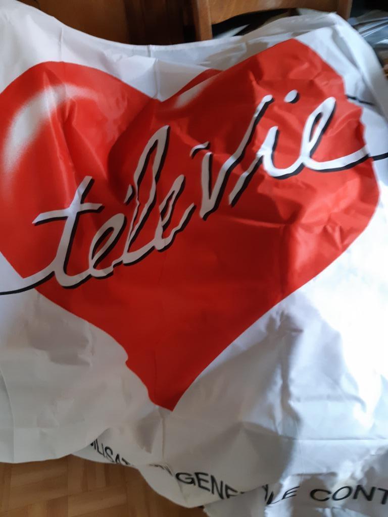 Produits Télévie achetés et coeur Saint-Valentin 5€!!, Enlèvement, 2000 à nos jours, Neuf, dans son emballage