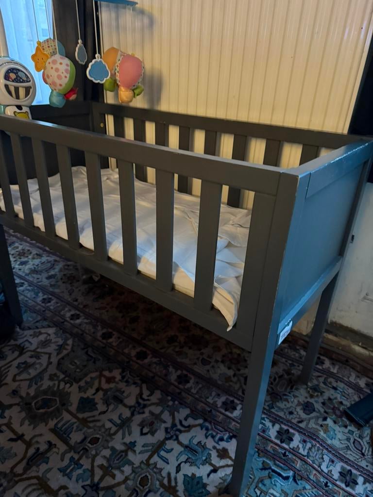 Lit bebe Avec matelas,, Enlèvement ou Envoi, Comme neuf