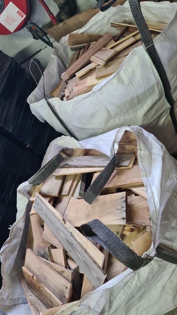 Bois de chauffage 15 euros par grand sac, Enlèvement