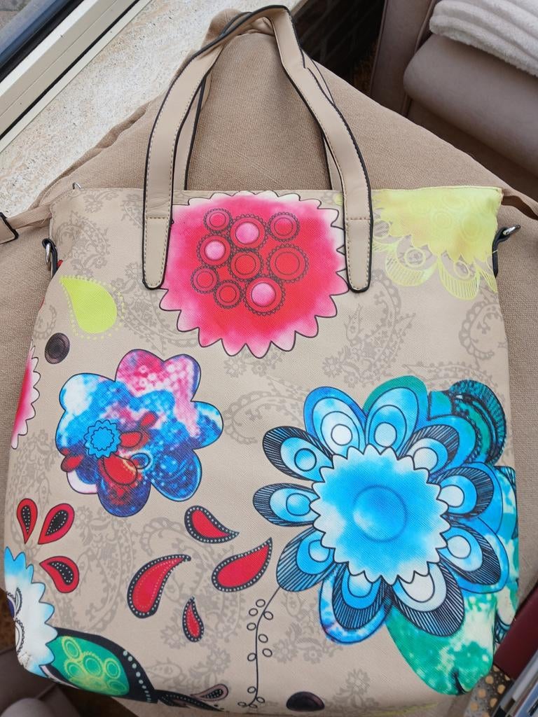 Grote tas, Handtassen en Accessoires, Tassen | Damestassen, Zo goed als nieuw, Handtas, Ophalen of Verzenden