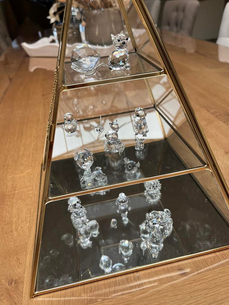 Piramide met swarovski beeldjes ingebegrepen, Ophalen, Zo goed als nieuw