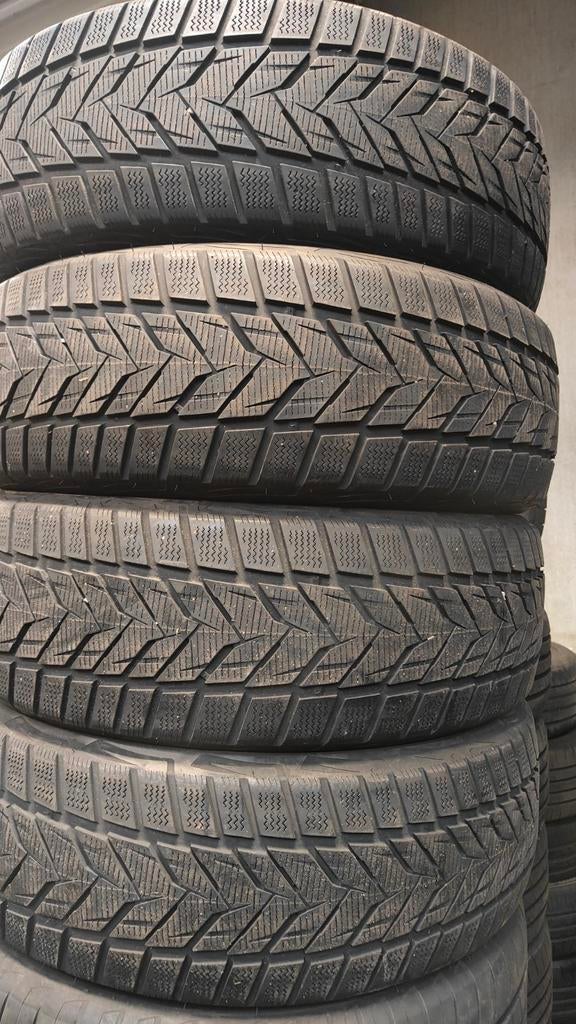 215/55r18 Vredestein 50€ per stuk met montage en balanceren, Ophalen