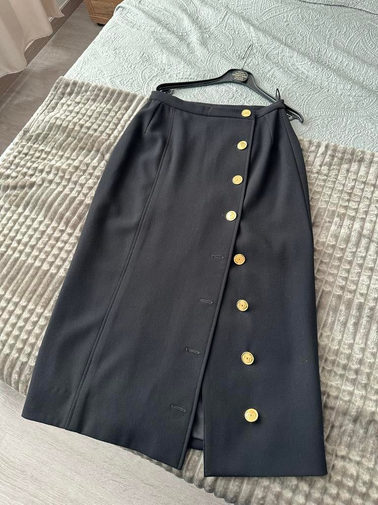 Jupe Chanel, Enlèvement, Comme neuf