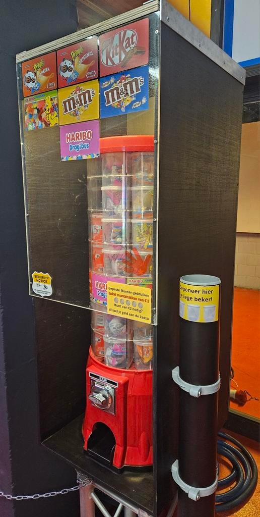 Pringles machine + omkasting + verlichting, Verzamelen, Ophalen, Zo goed als nieuw