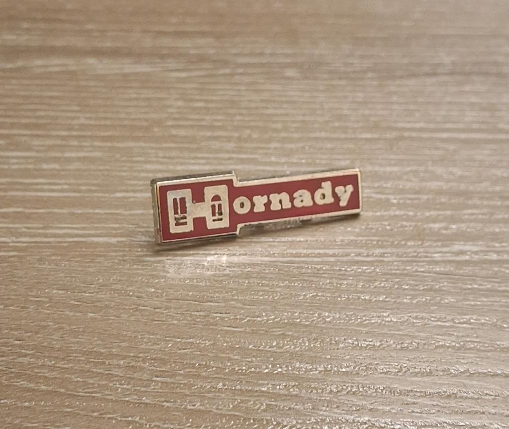 PIN - HORNADY - KOGELS - MUNITIE, Verzamelen, Verzenden, Gebruikt, Overige onderwerpen, Speldje of Pin