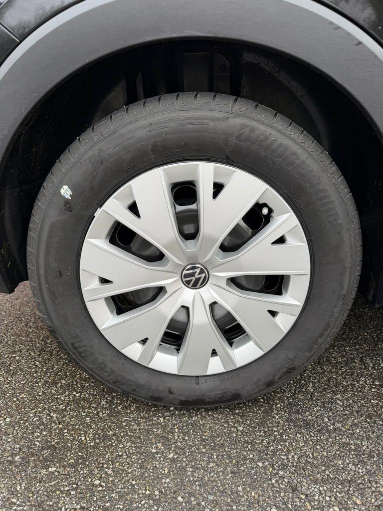 4 jantes 16 p pneus été Bridgestone 4 enjoliveurs VW, Autos : Pièces & Accessoires, Pneus & Jantes, Neuf, Pneus été, Enlèvement