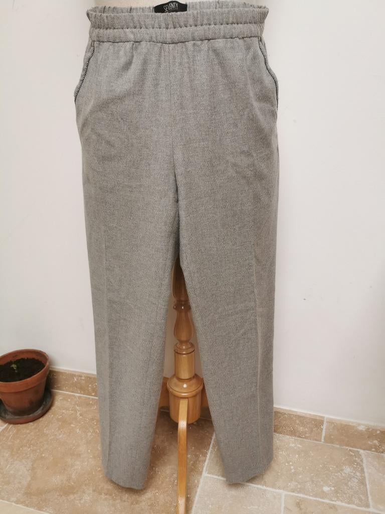Heel mooie licht grijze dames broek van Seventy, Kleding | Dames, Ophalen of Verzenden, Zo goed als nieuw, Maat 42/44 (L)