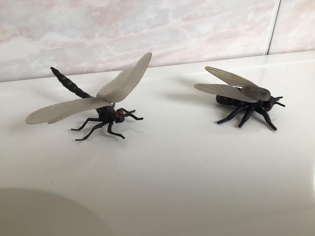 Insectes en plastique vintage avec des ailes, Enlèvement ou Envoi, Comme neuf