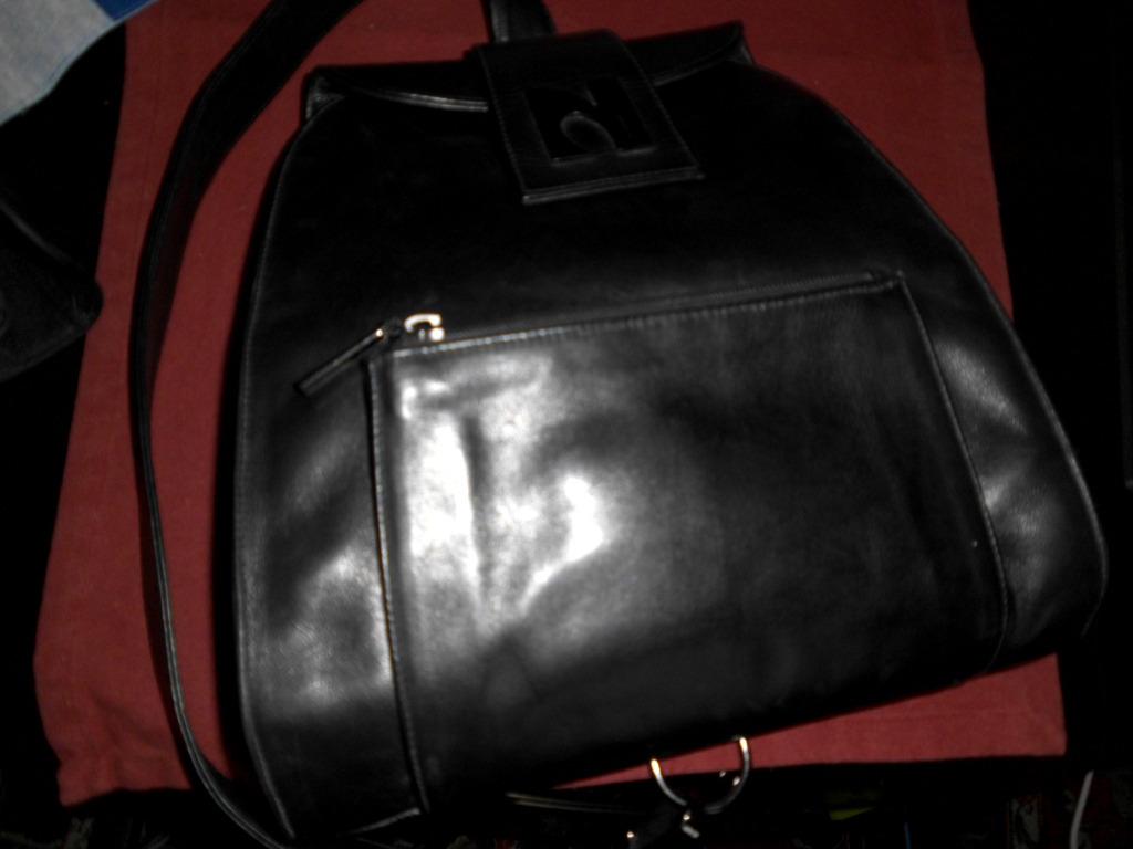 Heel mooi lederen schouder tasje van het merk NOUCHKA  In ni, Bijoux, Sacs & Beauté, Sacs | Sacs Femme, Enlèvement ou Envoi, Comme neuf