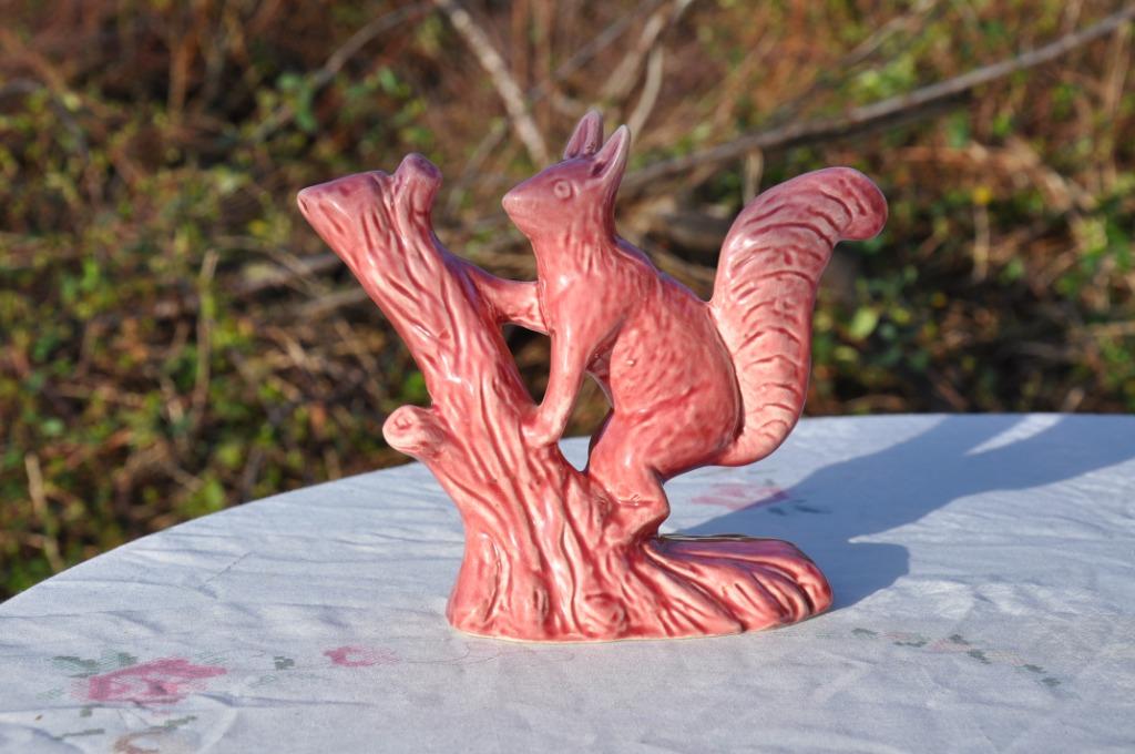 ecureuil en faience rose, Enlèvement ou Envoi