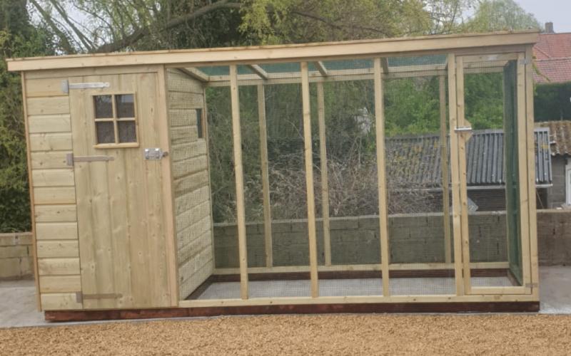 Houten volière met Sluis nieuw onderhoudsvrij nieuw, Dieren en Toebehoren, Ophalen, Hout, Volière