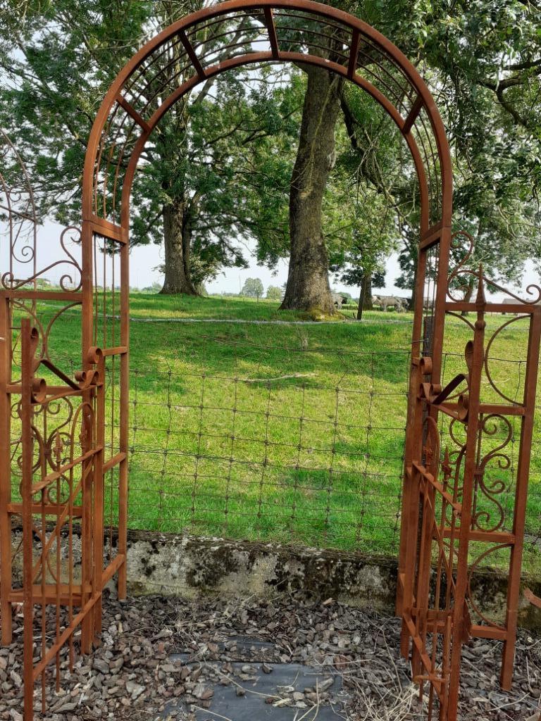 Grande arche , arcade avec barrière en fer forgé, Enlèvement, Neuf