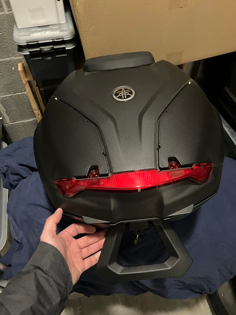 Top case 34L Yamaha X-Max neuf, Motos, Enlèvement, Comme neuf