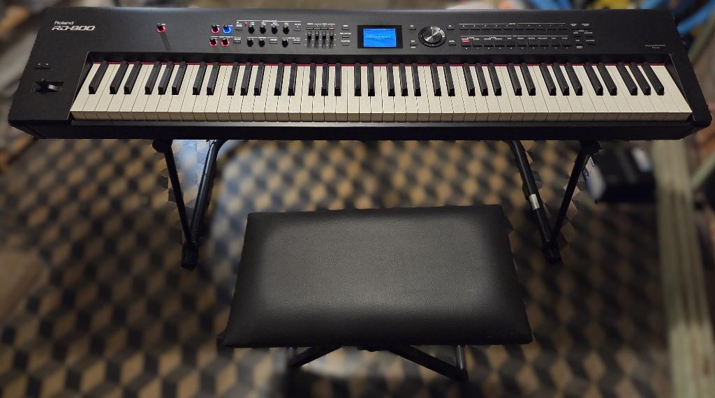 Roland RD-800 piano met statief en flightcase, Muziek en Instrumenten, Keyboards, Ophalen, 88 toetsen, Roland, Zo goed als nieuw