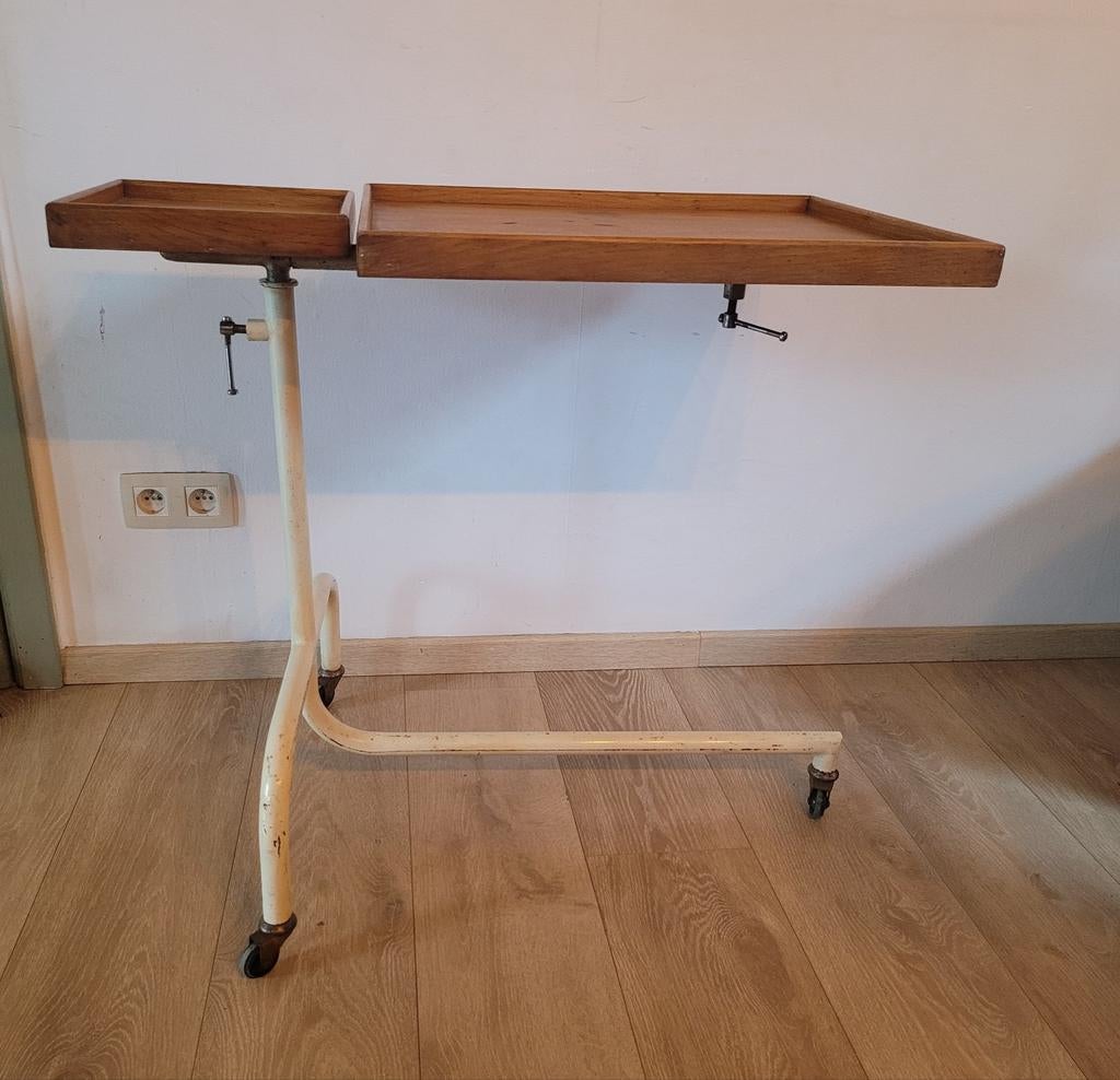 Antieke medische bedtafel uit de jaren 30 en 40, Ophalen