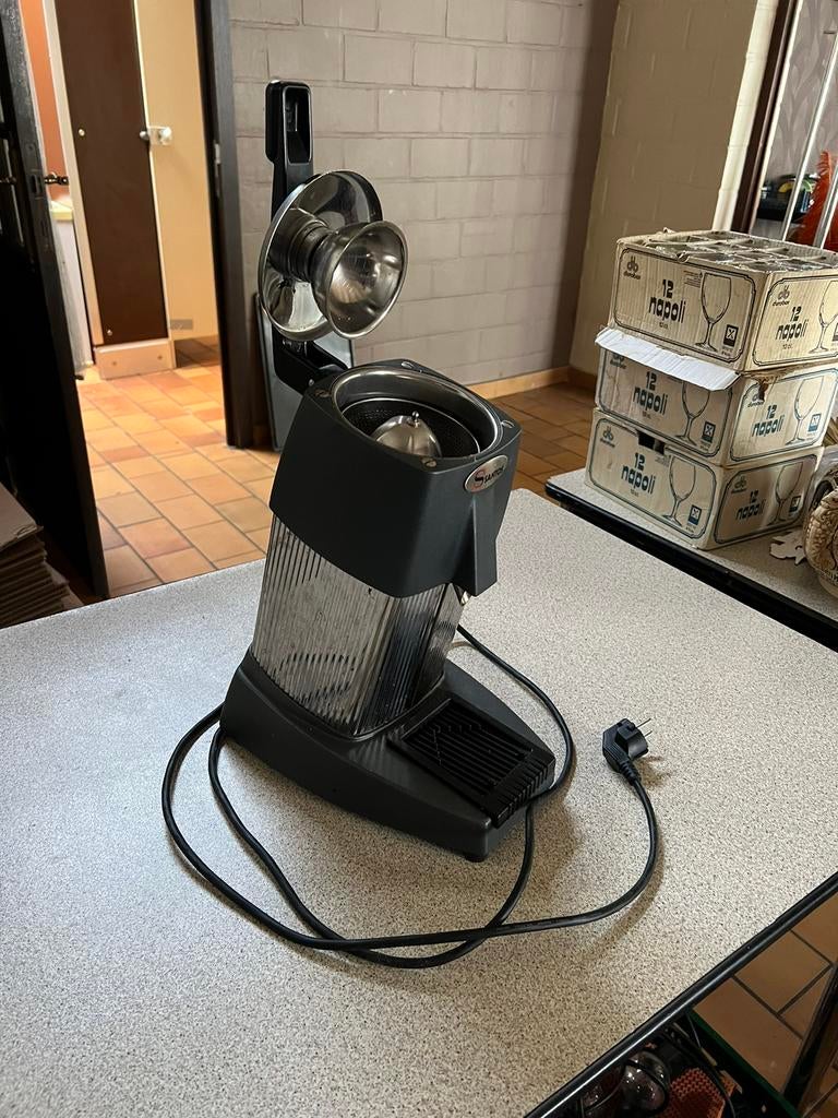 Citruspers Santos Type 10, Elektronische apparatuur, Juicers, Ophalen, Zo goed als nieuw, Elektrisch, Citruspers