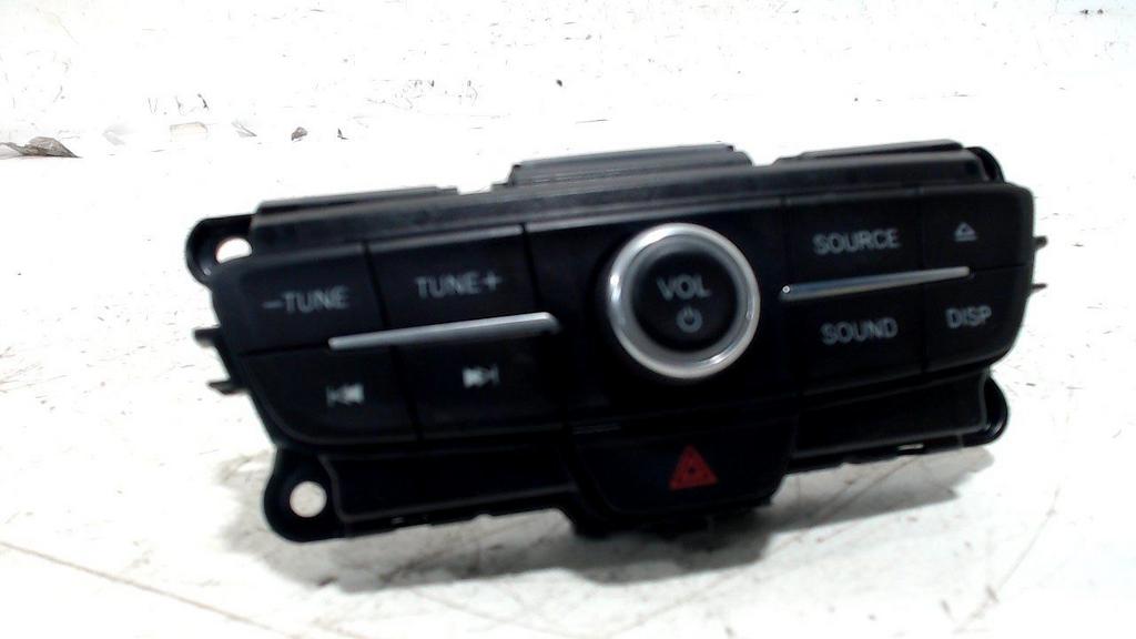 Radio bediening Ford Focus, Ophalen of Verzenden, Van der Ven Autorecycling B.V., Onderdelen@venauto.nl, Ettenseweg 76, 4706 PB Roosendaal, The Netherlands