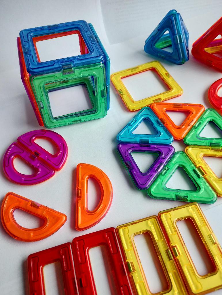 Set magnétique - 48 pièces - Nouveau (sans boîte), Enfants & Bébés, Jouets | Éducatifs & Créatifs, Enlèvement ou Envoi, Comme neuf