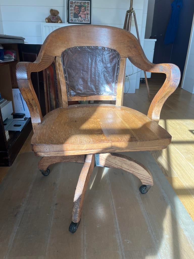 Fauteuil de bureau ancien pivotant en chêne massif, Antiquités & Art, Enlèvement