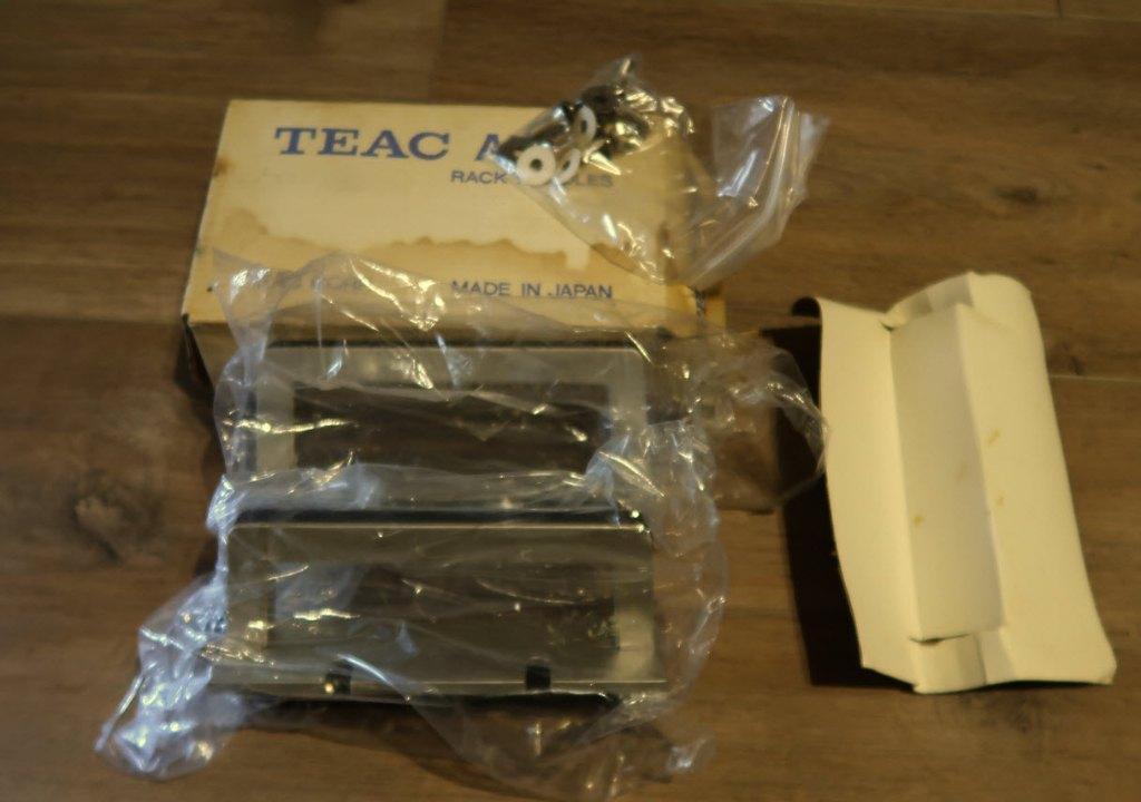 Teac Tape Deck Rack Handles N.O.S., TV, Hi-fi & Vidéo, Decks cassettes, Enlèvement ou Envoi