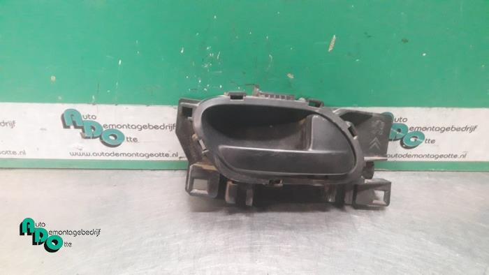 Poignée portière arrière camionnette d'un Peugeot Expert, -, 3 mois de garantie, Utilisé, -