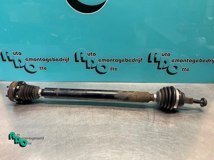 Arbre de transmission avant droit d'un Volkswagen Golf (Golf, Autos : Pièces & Accessoires, Freins & Transmission, Volkswagen