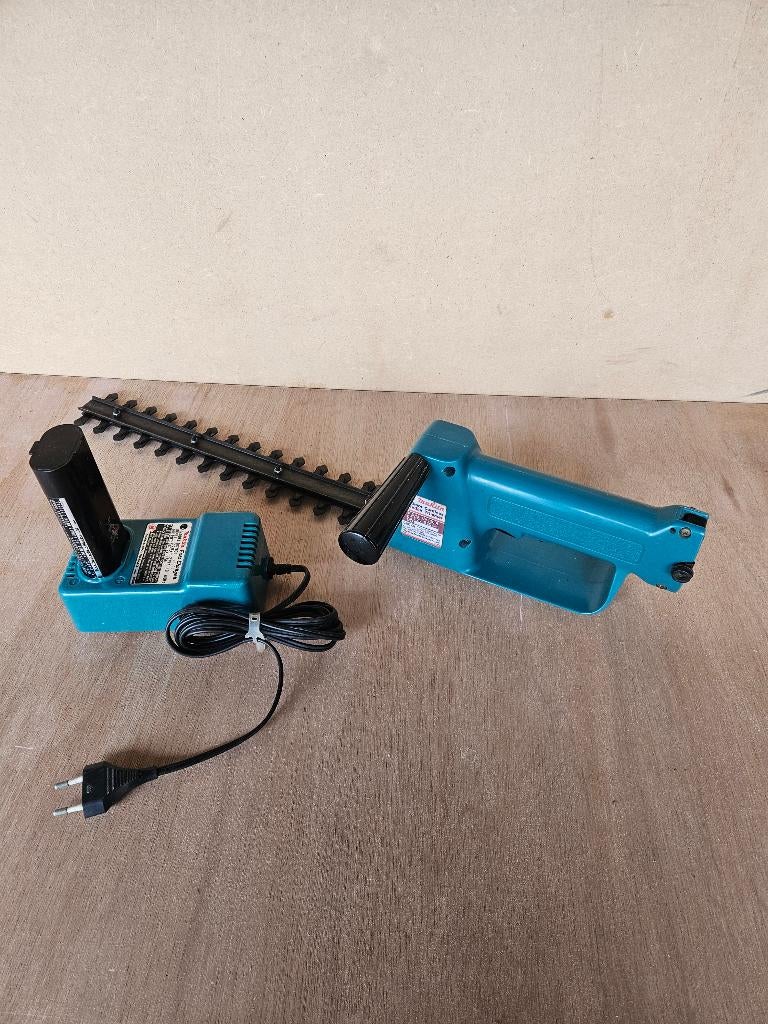 Makita,  buxusschaar oplaadbaar, Ophalen of Verzenden, Gebruikt, Oplaadbaar