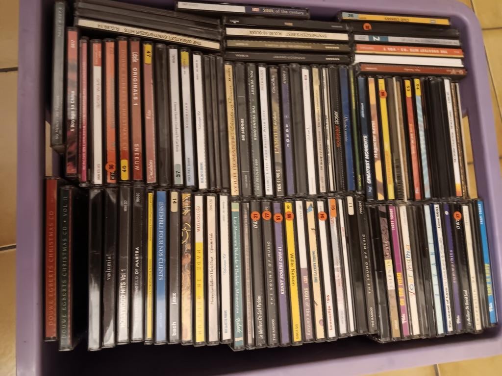 Vele soorten cd's. Een 100tal.50cent per stuk., Ophalen, Gebruikt