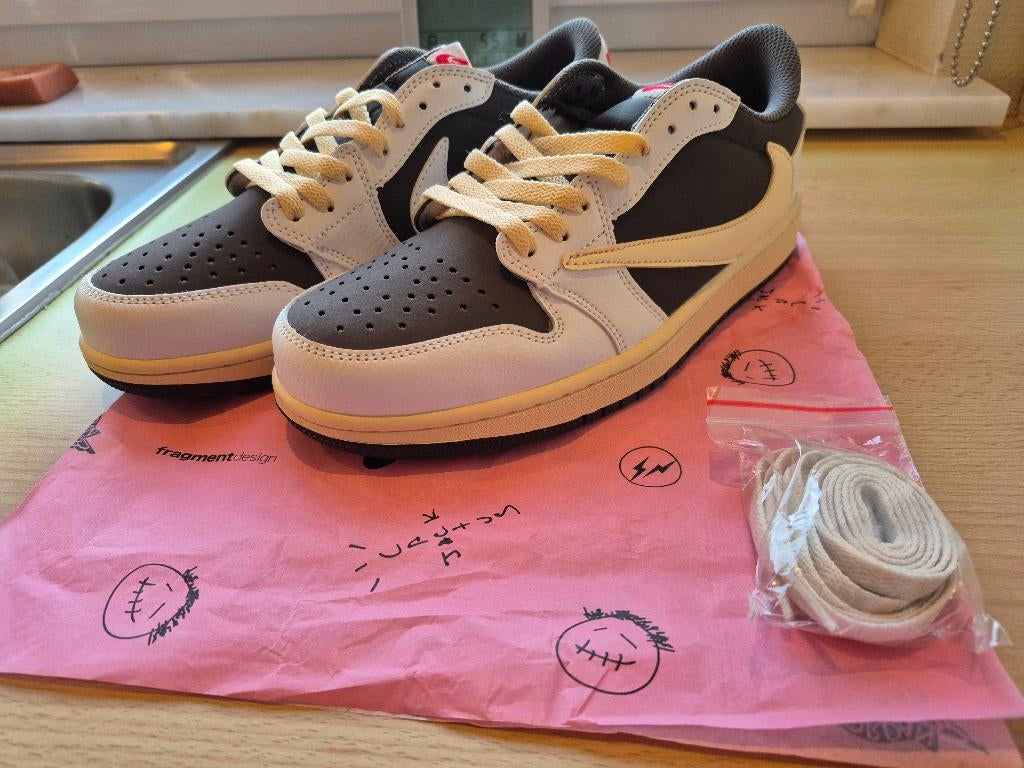 Jordan 1 Retro Low OG SP Travis Scott Reverse Moka taille 42, Vêtements | Hommes, Chaussures, Neuf, Enlèvement ou Envoi, Autres couleurs