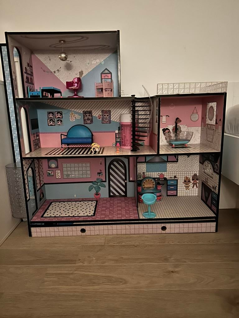 L.o.l surprise poppenhuis, Kinderen en Baby's, Speelgoed | Poppen, Ophalen, Zo goed als nieuw