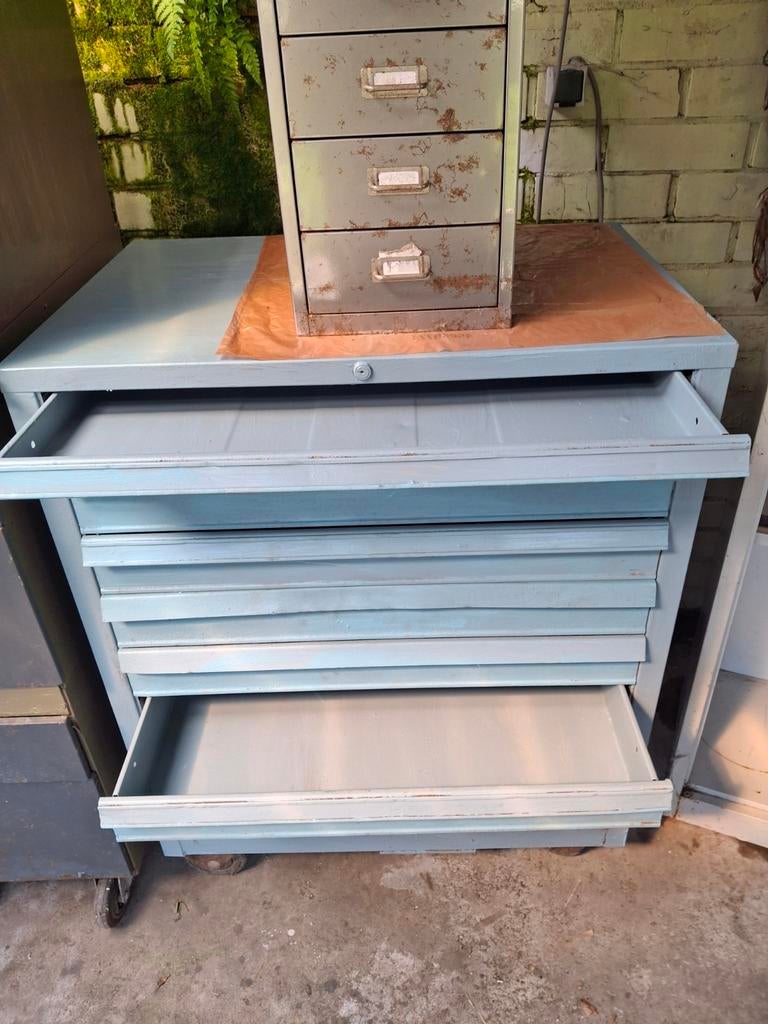 Metaale opberg kasten en een wapenkast, Bricolage & Construction, Boîtes à outils, Enlèvement