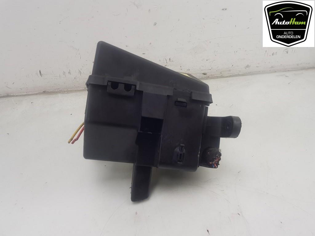 BOITIER FUSIBLES Peugeot 206 (2A / C/H/J/S) (9642649680), Utilisé, Peugeot