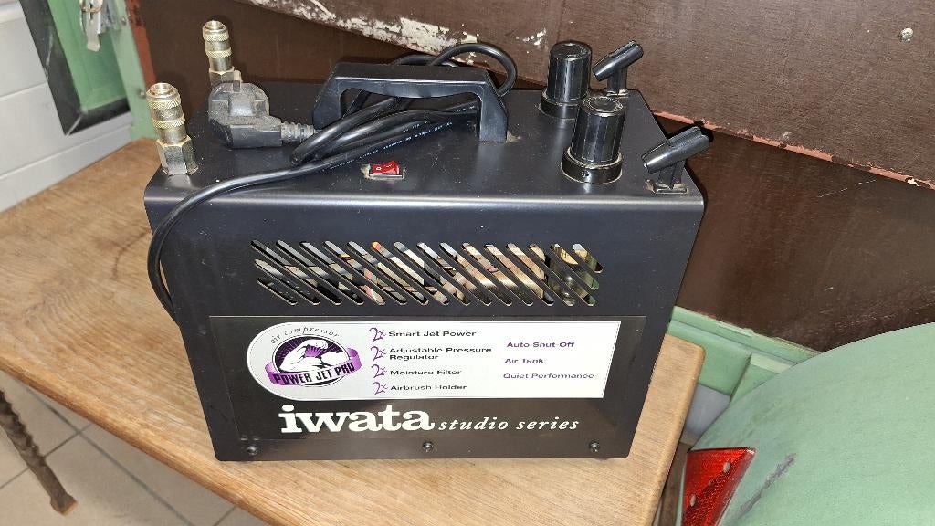 IWATA  Powerjet Pro IS 975 airbrush compressor, Hobby & Loisirs créatifs, Peinture, Enlèvement ou Envoi, Comme neuf, Aérographe et Accessoires
