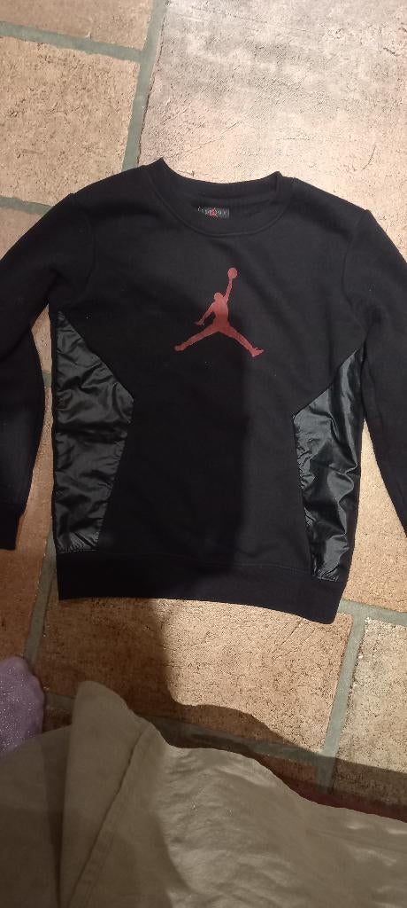 zwarte trui sweater Nike air Jordan maat 110, Kinderen en Baby's, Kinderkleding | Maat 110, Zo goed als nieuw, Jongen of Meisje