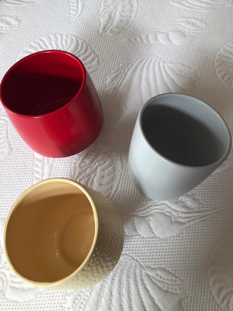 A vendre 3 CACHES POTS.  NOUVEAUX