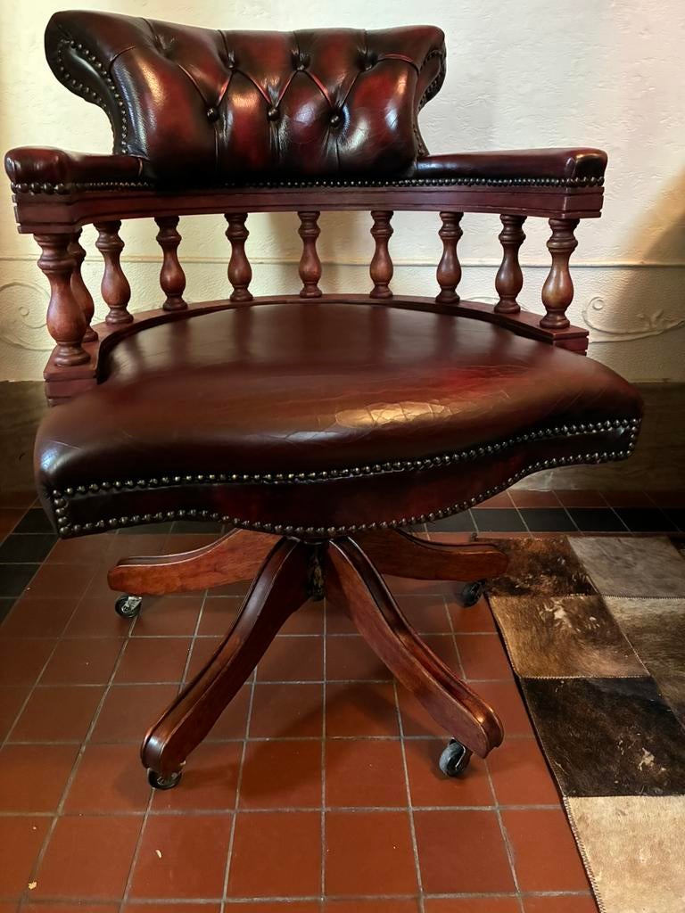 BUREAUSTOEL ENGELSE CHESTERFIELD CHAPTAIN CHAIR OXBLOOD RED, Ophalen, Rood, Bureaustoel