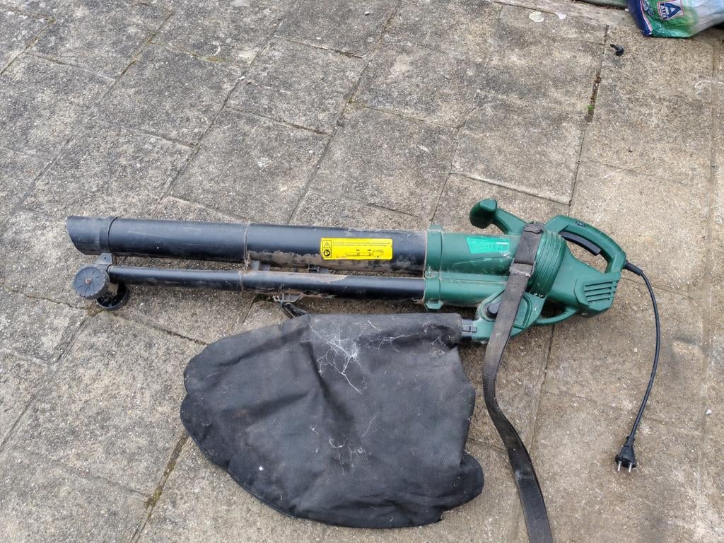 Souffleur et aspirateur de feuilles avec sac, Enlèvement