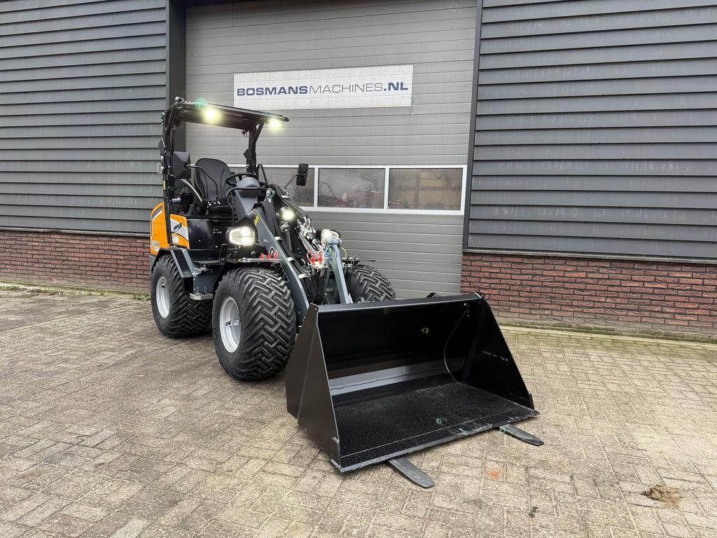 Giant G2700 X-TRA HD + shovel NIEUW (LED verlichting, kogelt, Zakelijke goederen, Machines en Bouw | Kranen en Graafmachines, Tobroco