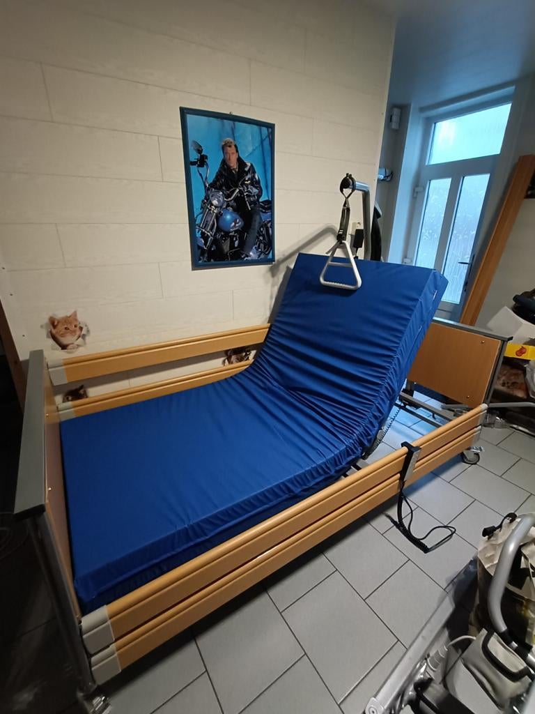 Lit médical médicalisé électrique comme à l'hôpital (NEUF), Divers, Enlèvement