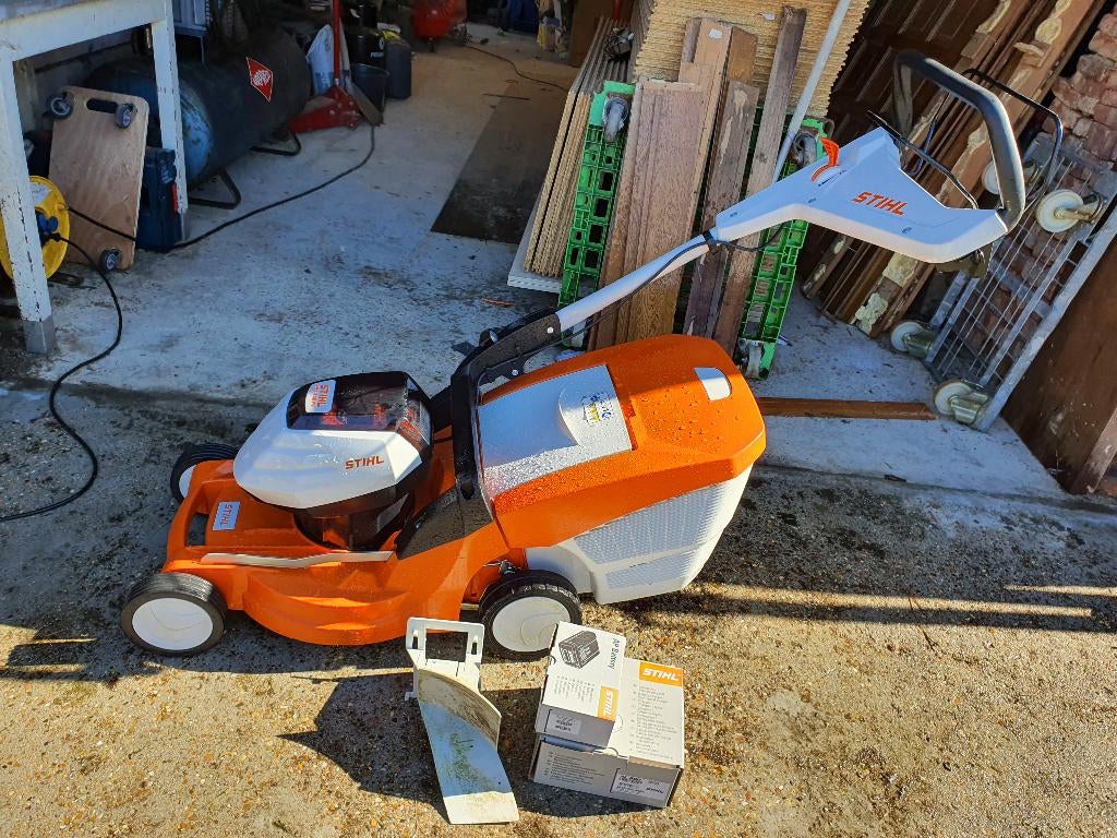 STIHL RMA 448.2 PV ACCUGRASMAAIER bijna nieuw van 2021 j, Ophalen, Accu-grasmaaier, 50 cm of meer, Versnellingen